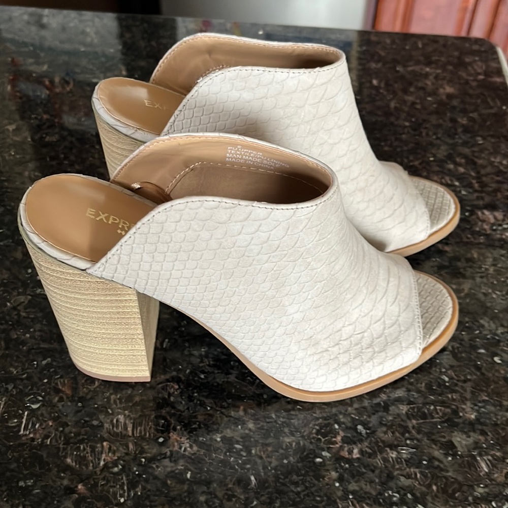 Excellent condition Express slip on shoes!